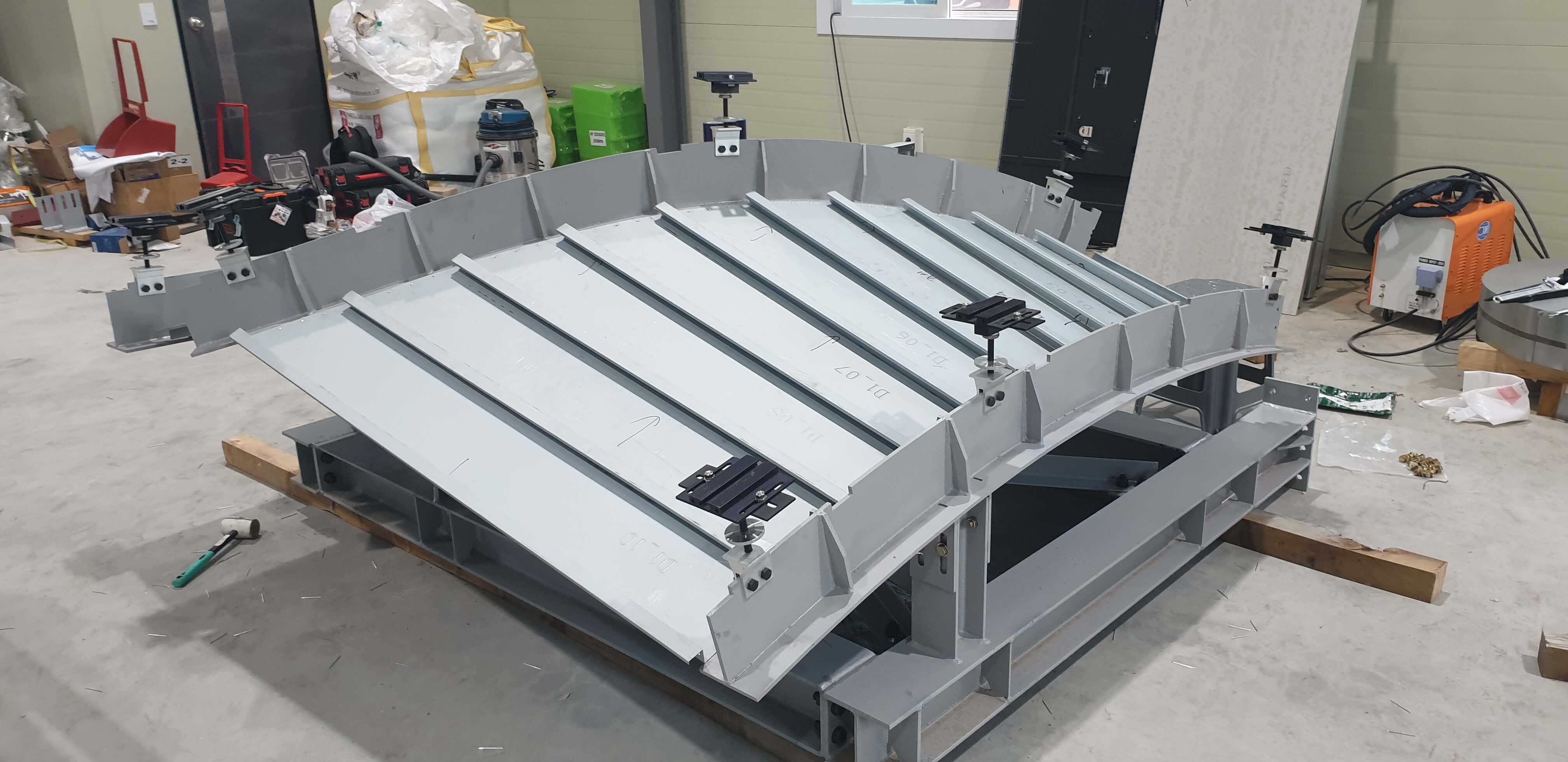 Curved facade unit with metal decking fitted to a steel frame
